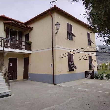 Casa Noemi, A Pochi Passi Dalle Spiagge E Dal Centro Di Arma Di Taggia. Εξωτερικό φωτογραφία
