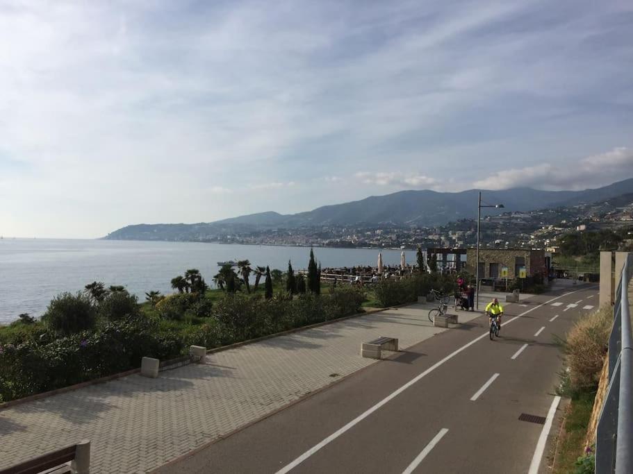 Casa Noemi, A Pochi Passi Dalle Spiagge E Dal Centro Di Arma Di Taggia. Εξωτερικό φωτογραφία
